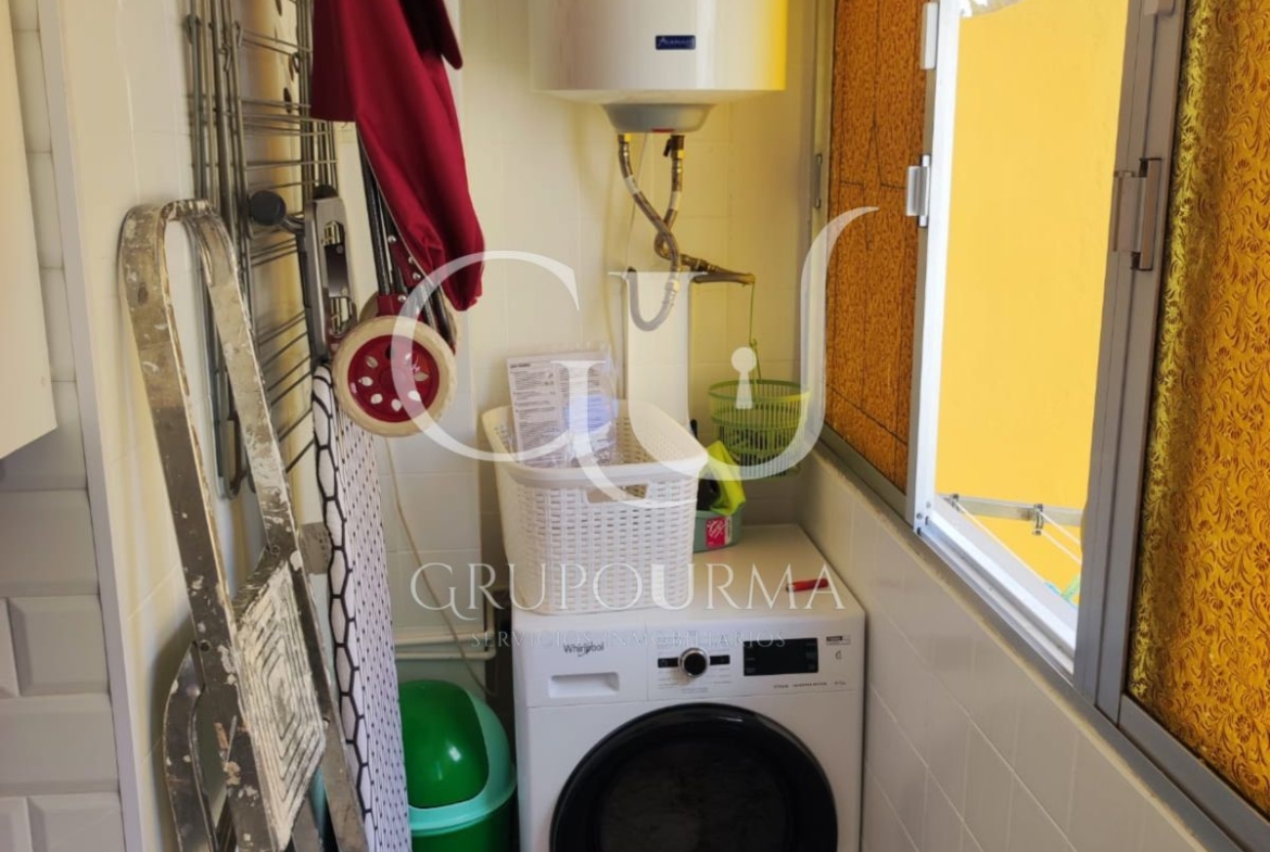 ¡SOLO PARA CHICAS! ESTUPENDA HABITACIÓN EN ALQUILER