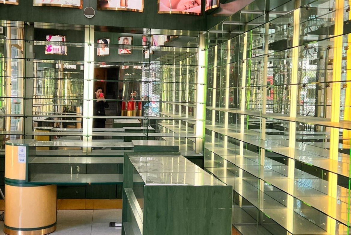¡FANTASTICO LOCAL EN AVENIDA MANUEL DEL VALLE!