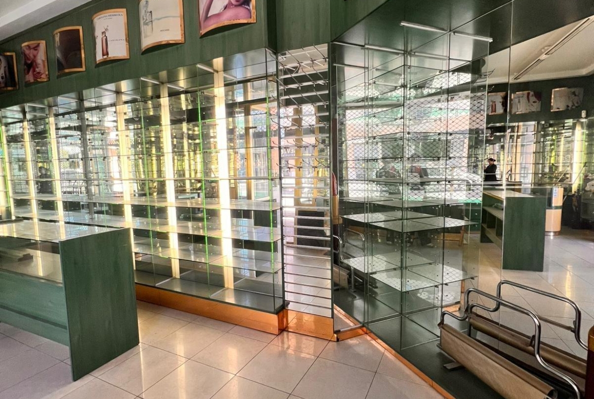 ¡FANTASTICO LOCAL EN AVENIDA MANUEL DEL VALLE!