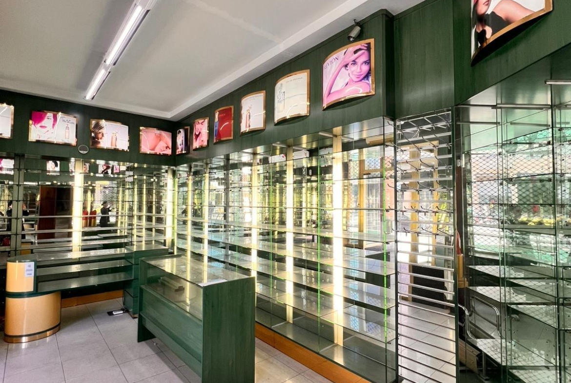 ¡FANTASTICO LOCAL EN AVENIDA MANUEL DEL VALLE!