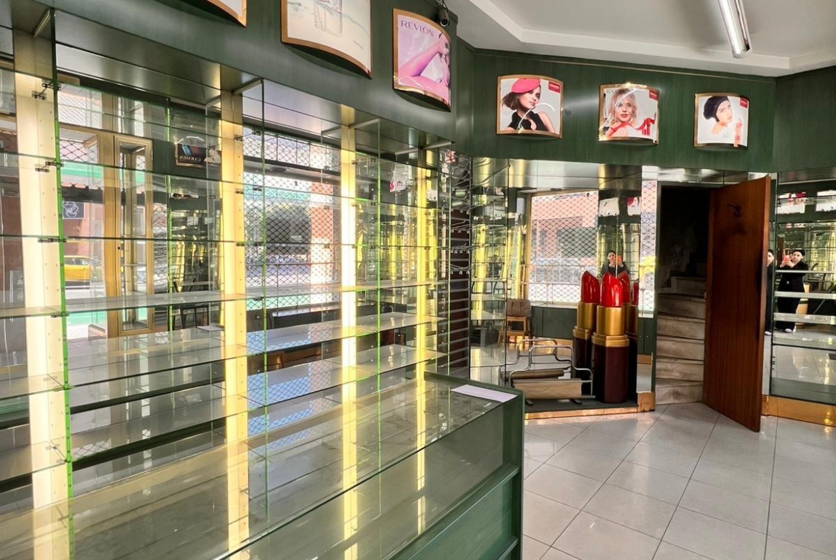 ¡FANTASTICO LOCAL EN AVENIDA MANUEL DEL VALLE!