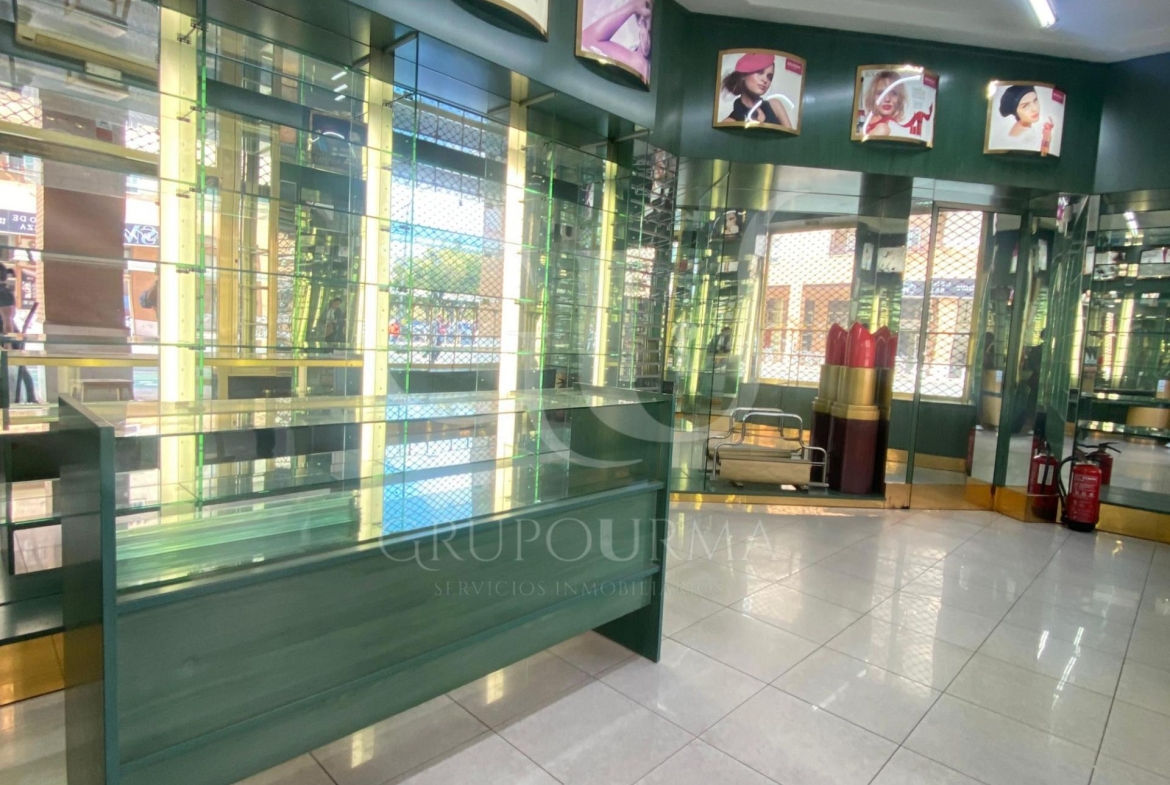 ¡FANTASTICO LOCAL EN AVENIDA MANUEL DEL VALLE!