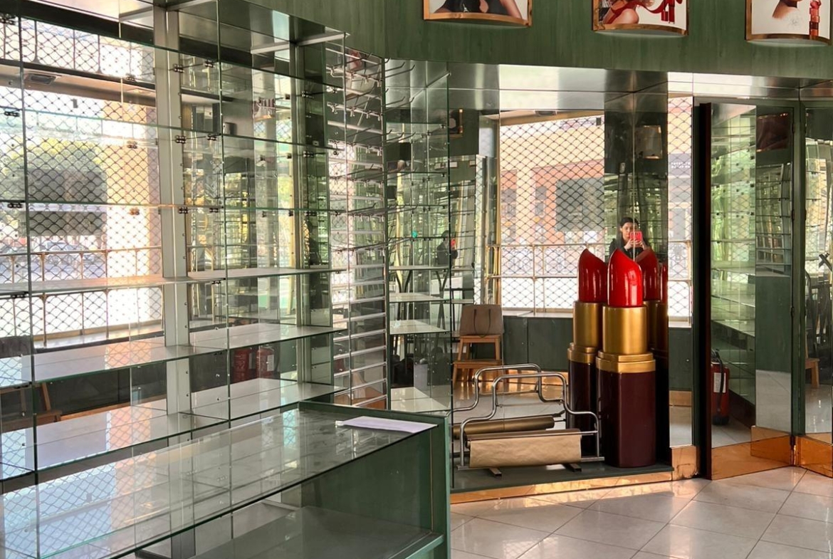 ¡FANTASTICO LOCAL EN AVENIDA MANUEL DEL VALLE!