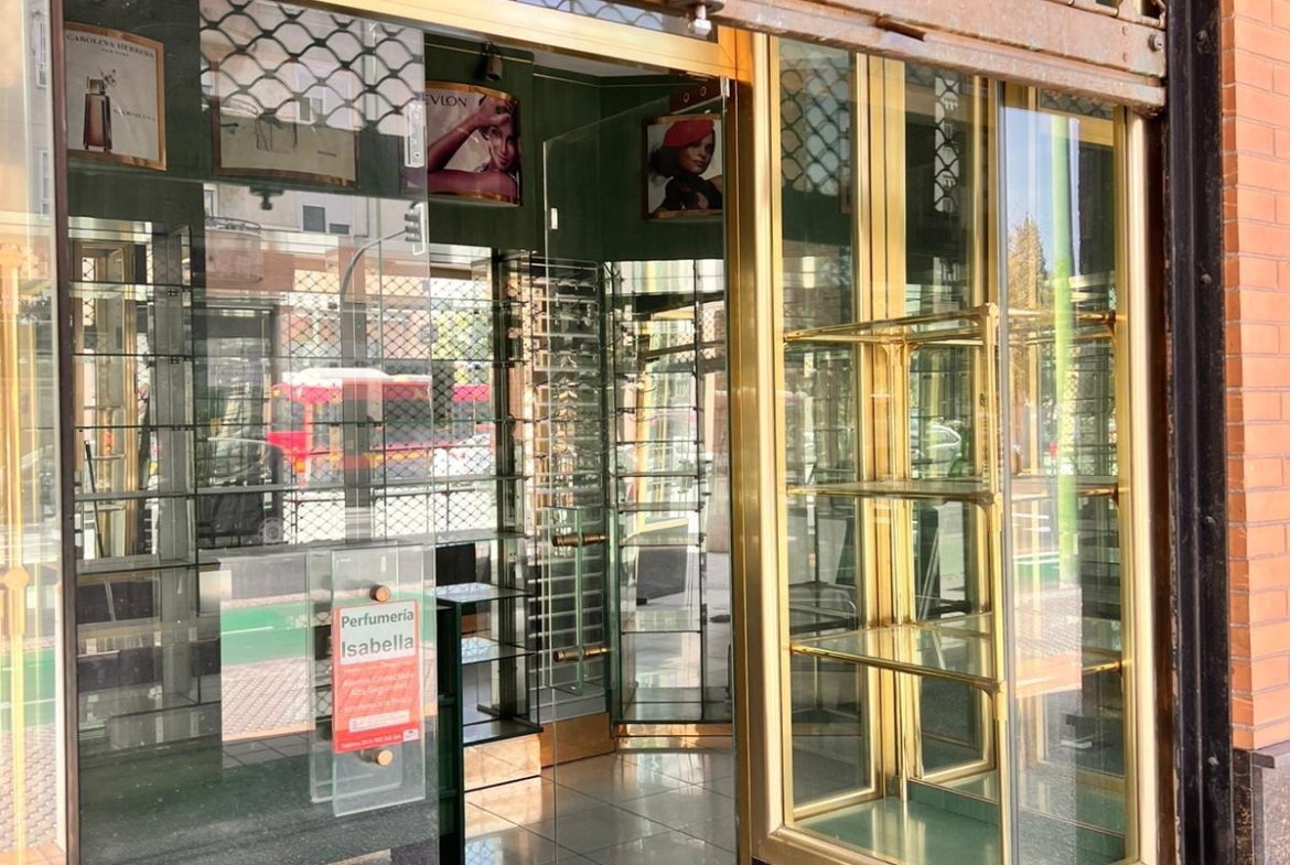 ¡FANTASTICO LOCAL EN AVENIDA MANUEL DEL VALLE!