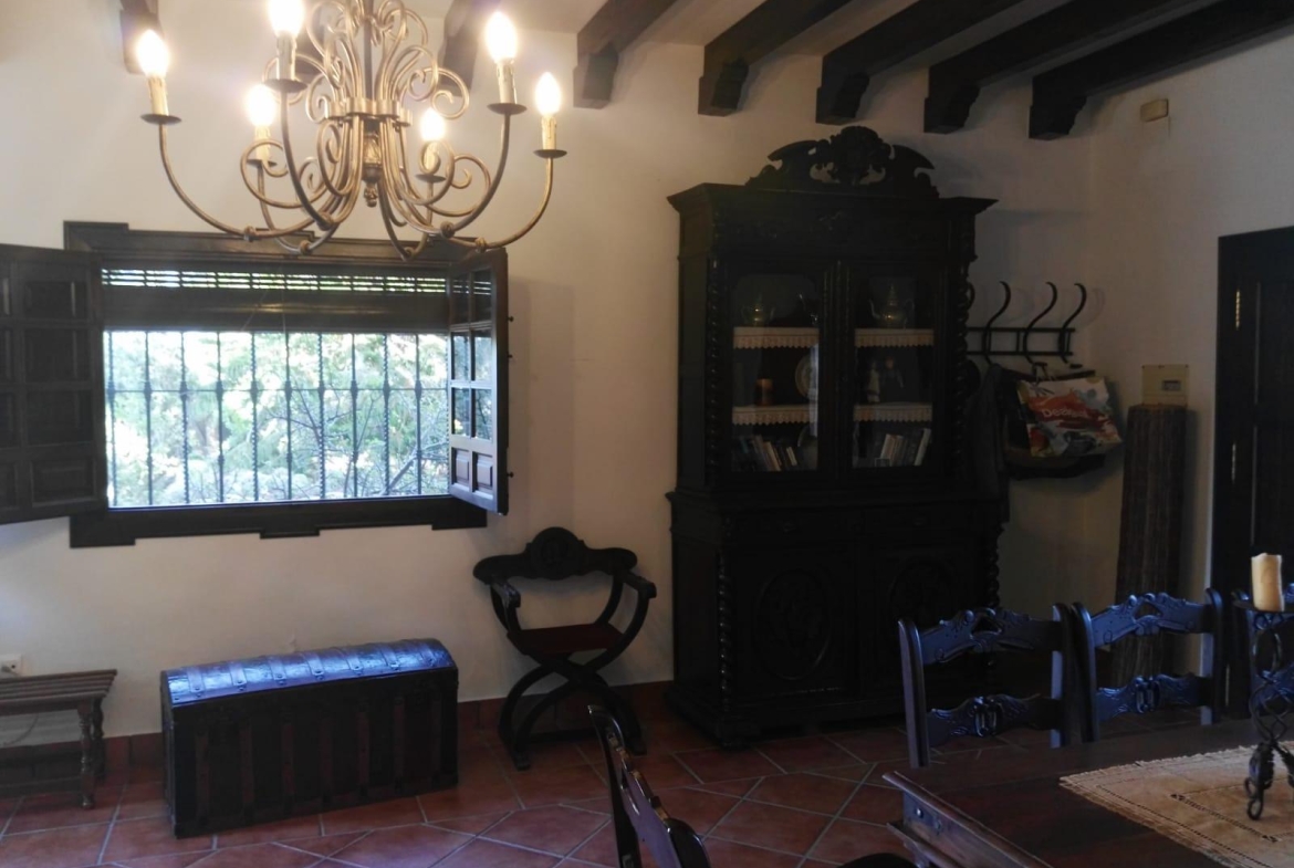 ¡CHALET EN VENTA EN URBANIZACION PRADOLLANO!