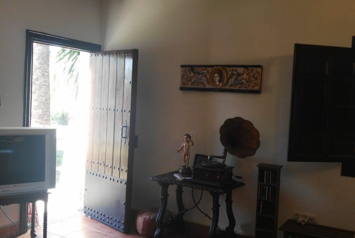 ¡CHALET EN VENTA EN URBANIZACION PRADOLLANO!