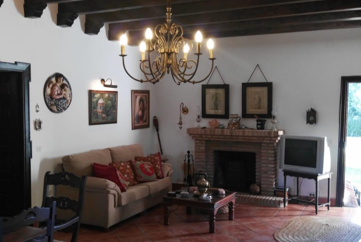 ¡CHALET EN VENTA EN URBANIZACION PRADOLLANO!