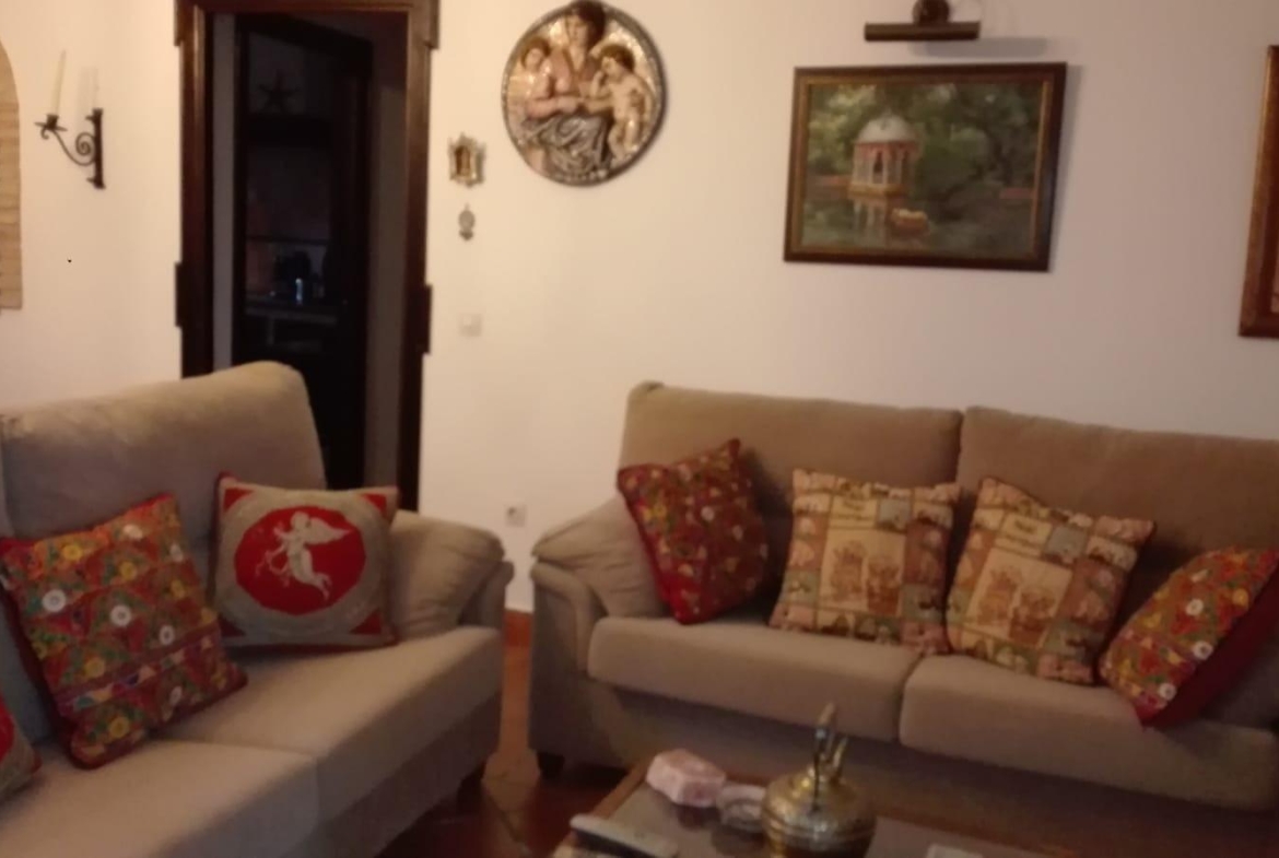¡CHALET EN VENTA EN URBANIZACION PRADOLLANO!