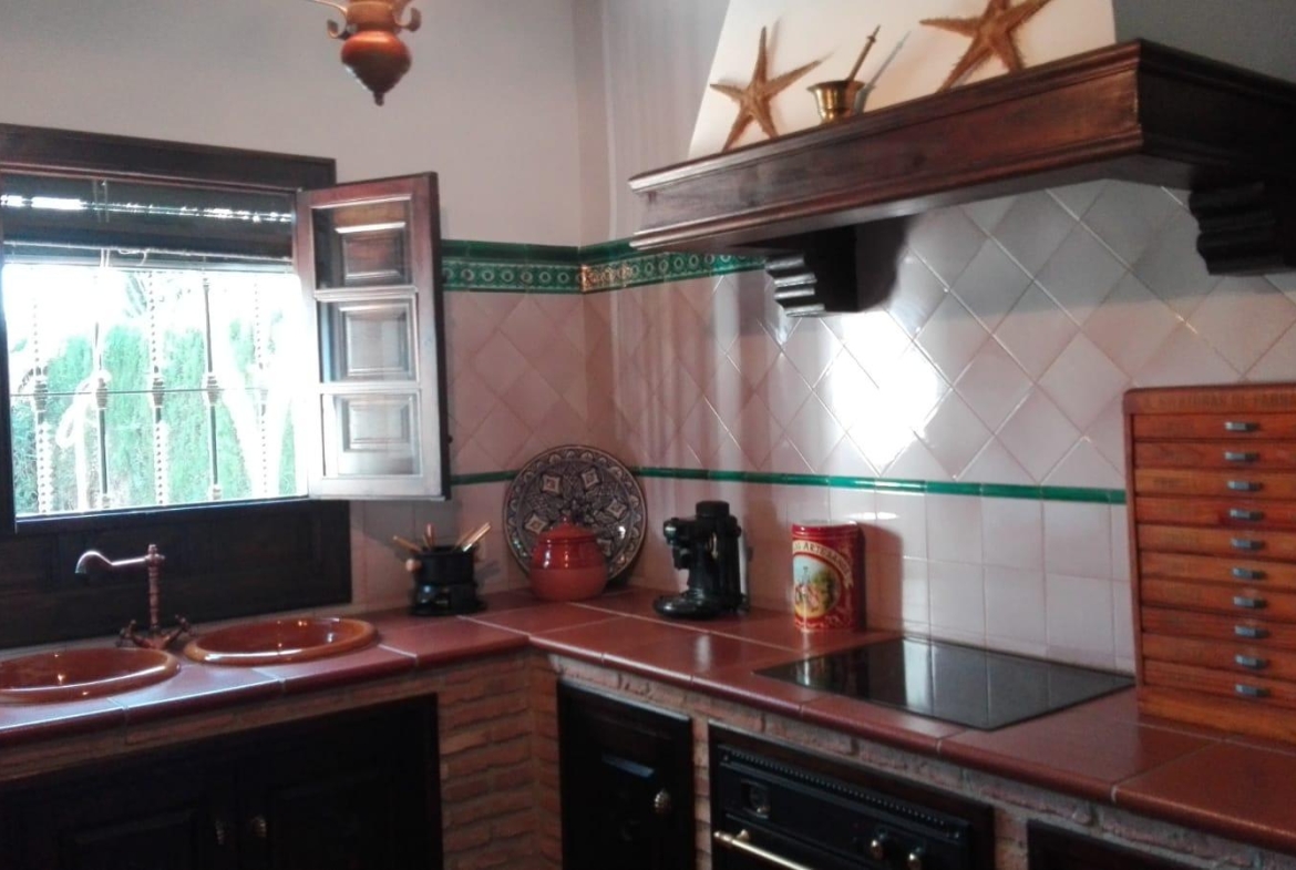 ¡CHALET EN VENTA EN URBANIZACION PRADOLLANO!
