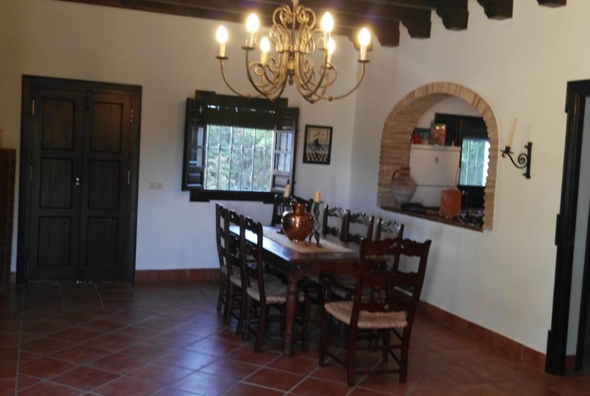 ¡CHALET EN VENTA EN URBANIZACION PRADOLLANO!