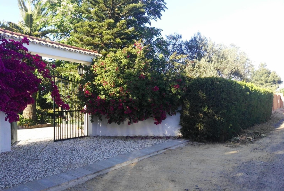 ¡CHALET EN VENTA EN URBANIZACION PRADOLLANO!