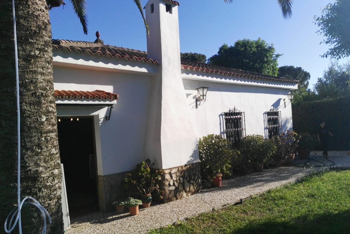 ¡CHALET EN VENTA EN URBANIZACION PRADOLLANO!