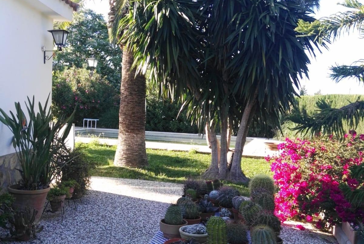 ¡CHALET EN VENTA EN URBANIZACION PRADOLLANO!