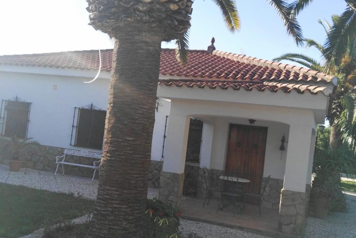 ¡CHALET EN VENTA EN URBANIZACION PRADOLLANO!