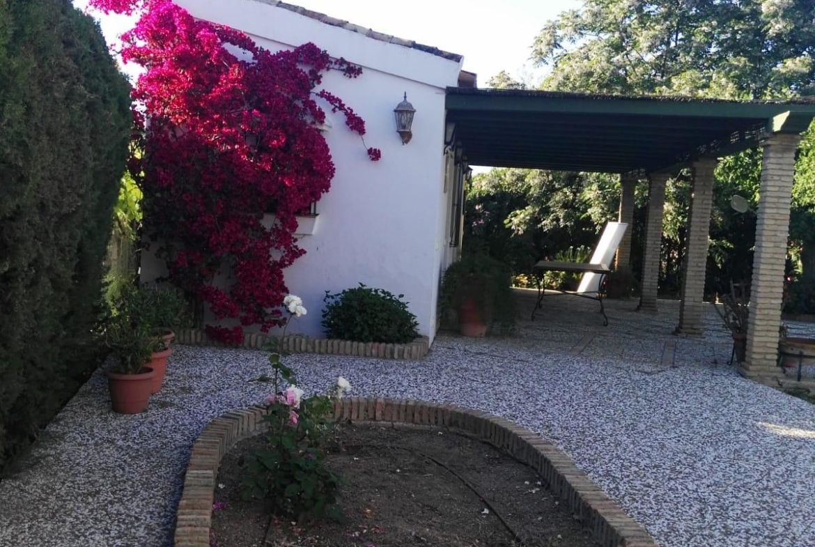 ¡CHALET EN VENTA EN URBANIZACION PRADOLLANO!