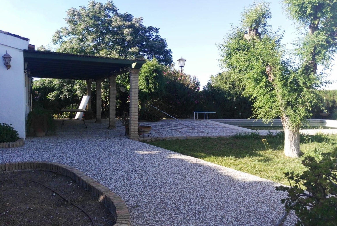 ¡CHALET EN VENTA EN URBANIZACION PRADOLLANO!