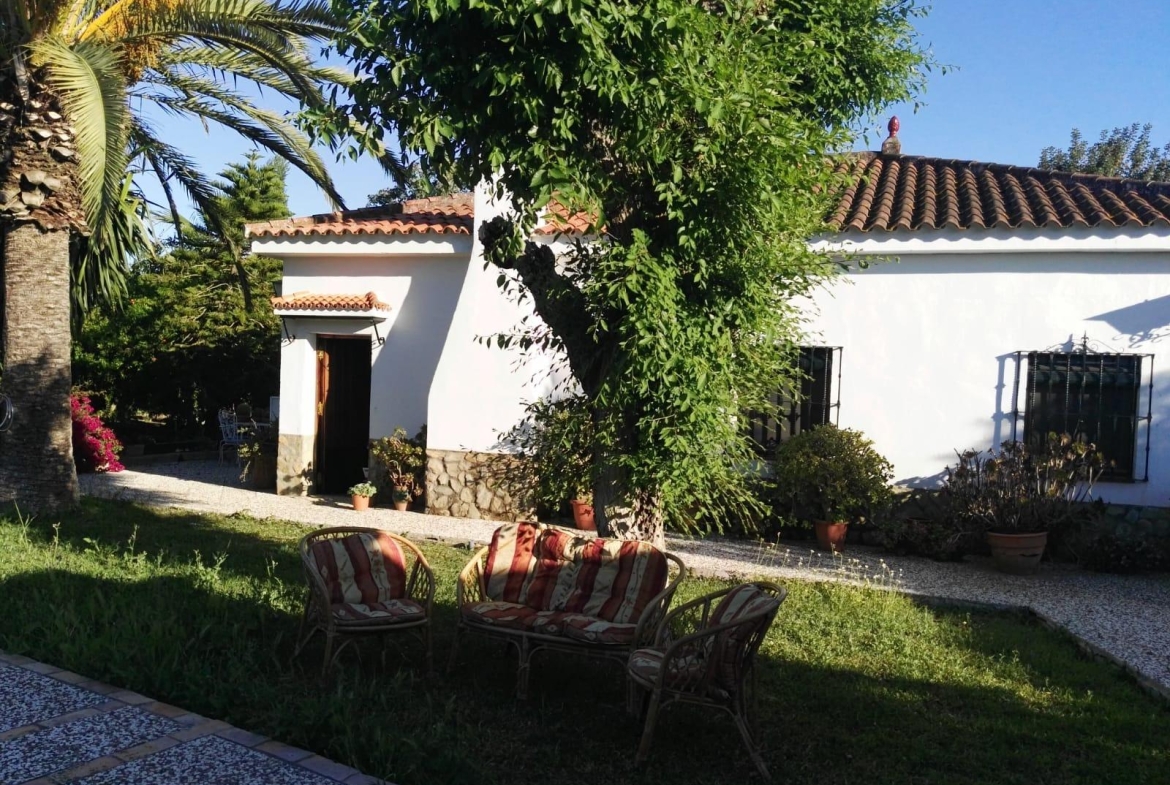 ¡CHALET EN VENTA EN URBANIZACION PRADOLLANO!