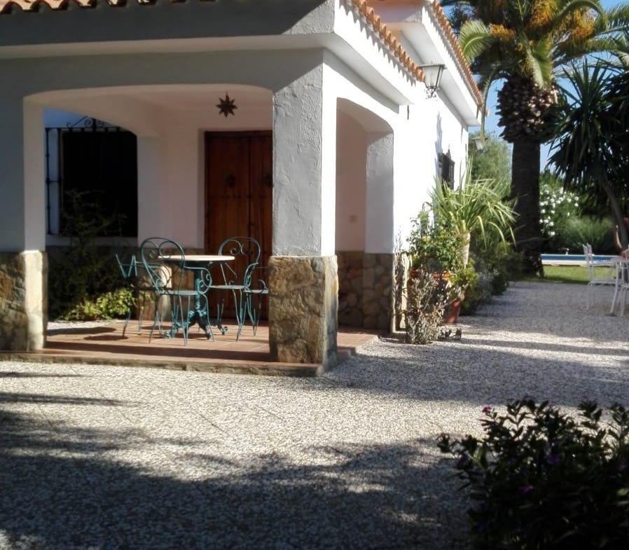 ¡CHALET EN VENTA EN URBANIZACION PRADOLLANO!