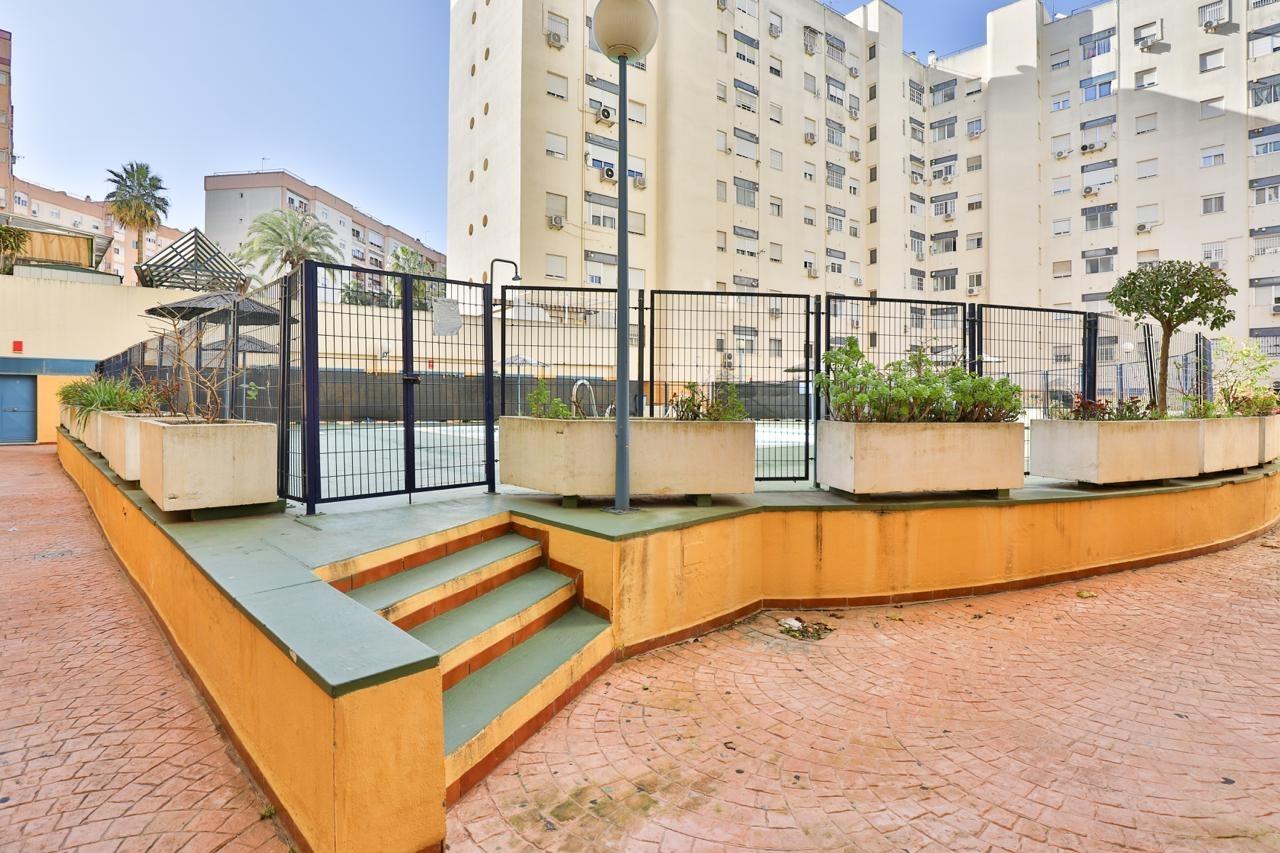 ¡FANTASTICO PISO EN URBANIZACIÓN PARQUEFLORES!