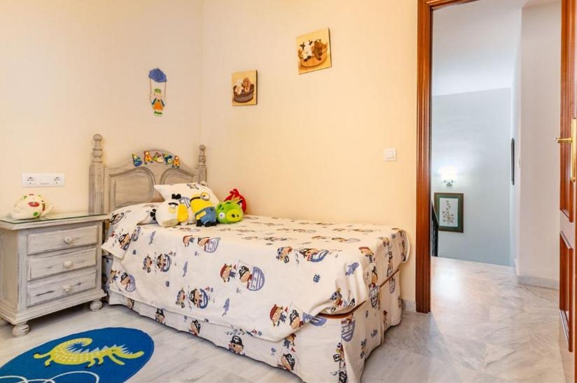 ¡¡ESTUPENDO CHALET PAREADO EN ESPARTINAS!!