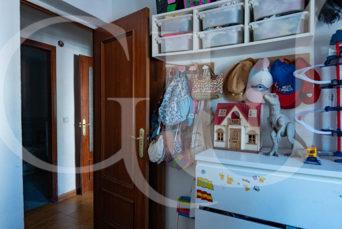 ¡ESTUPENDO PISO EN LOS OFICIOS – PINO MONTANO!