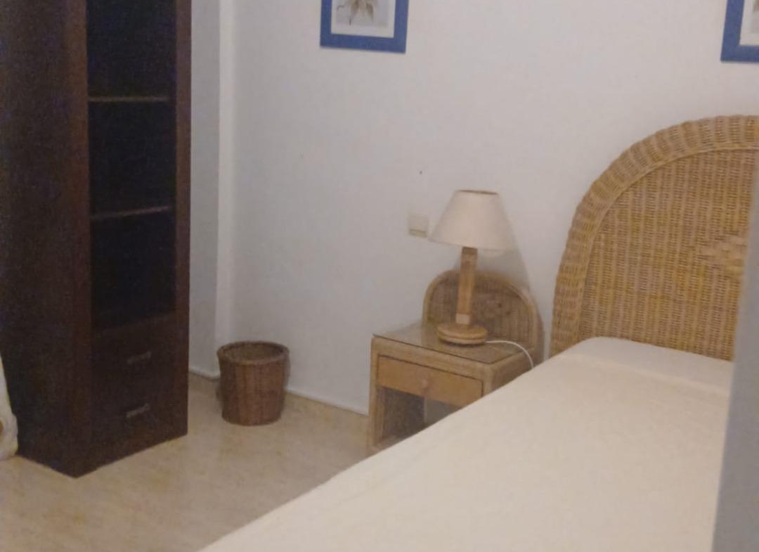 ¡ESTUPENDO PISO EN CALAHONDA!