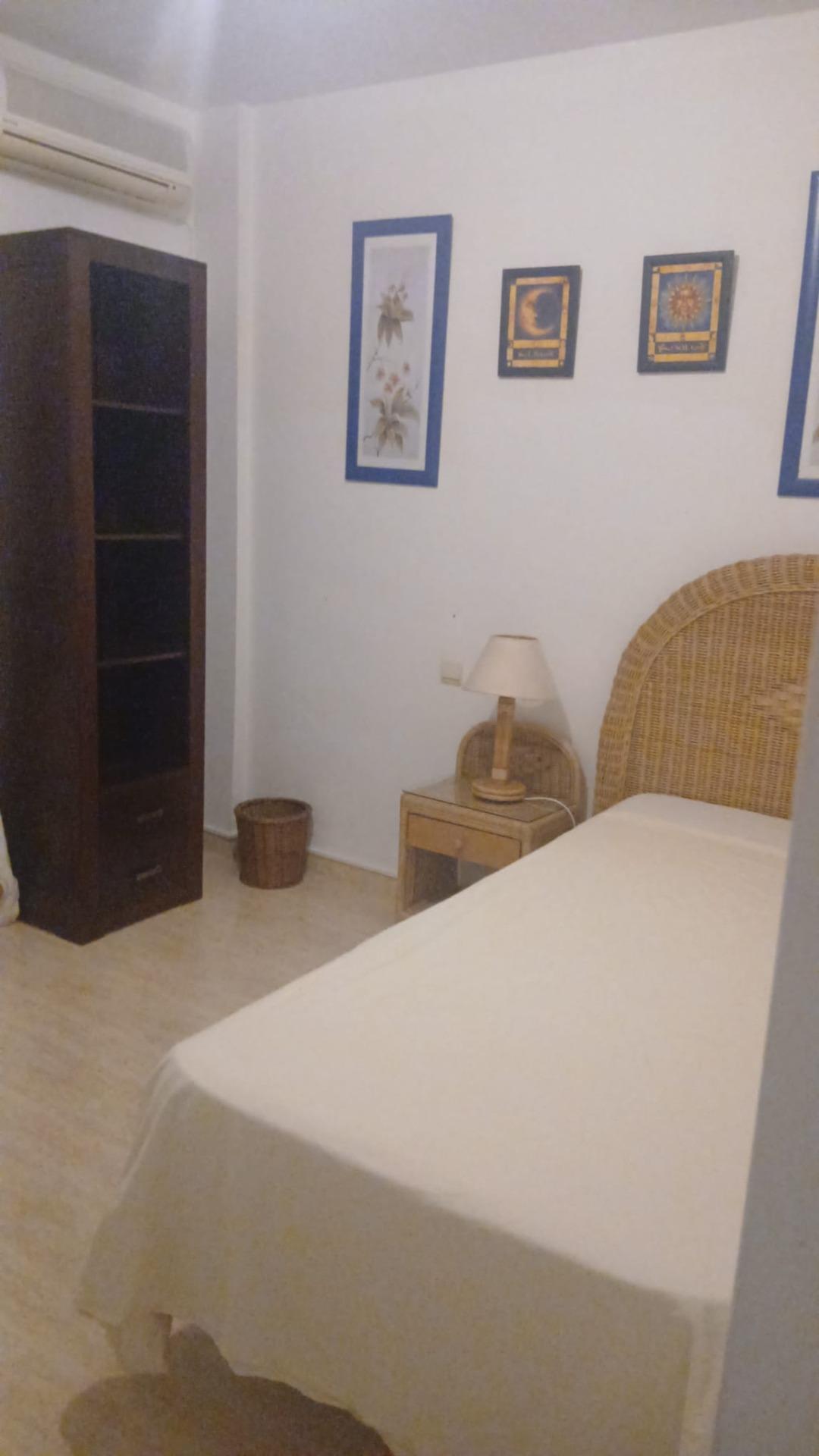 ¡ESTUPENDO PISO EN CALAHONDA!