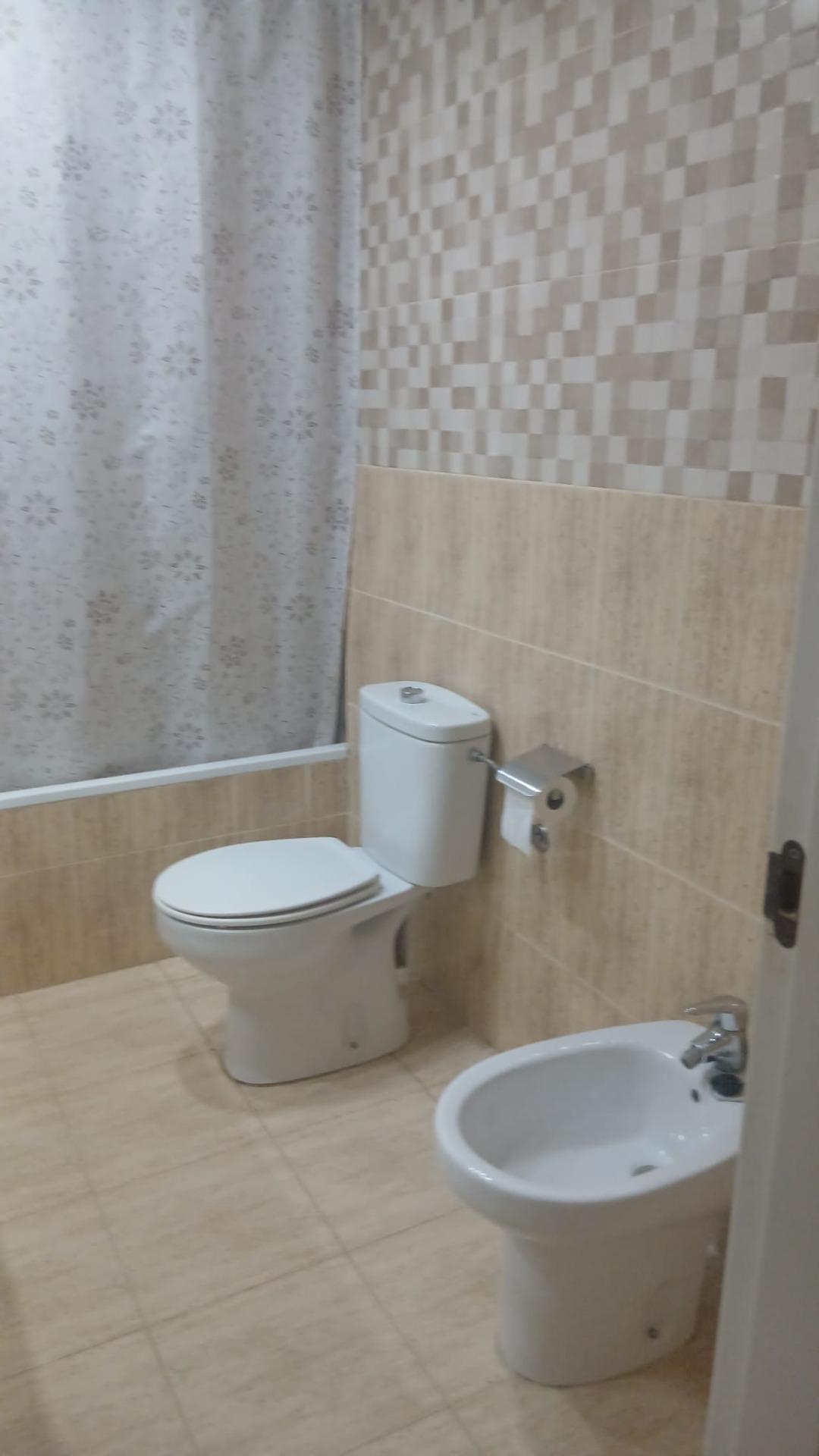 ¡ESTUPENDO PISO EN CALAHONDA!