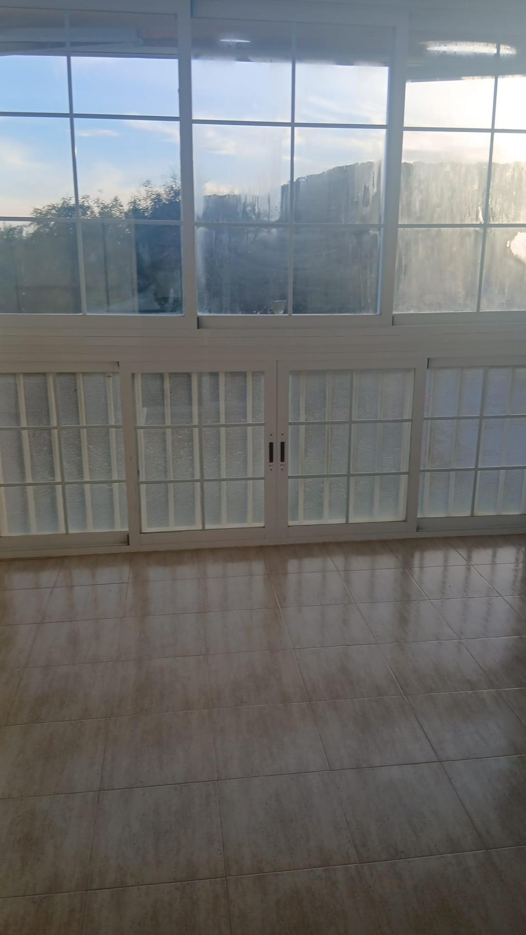 ¡ESTUPENDO PISO EN CALAHONDA!