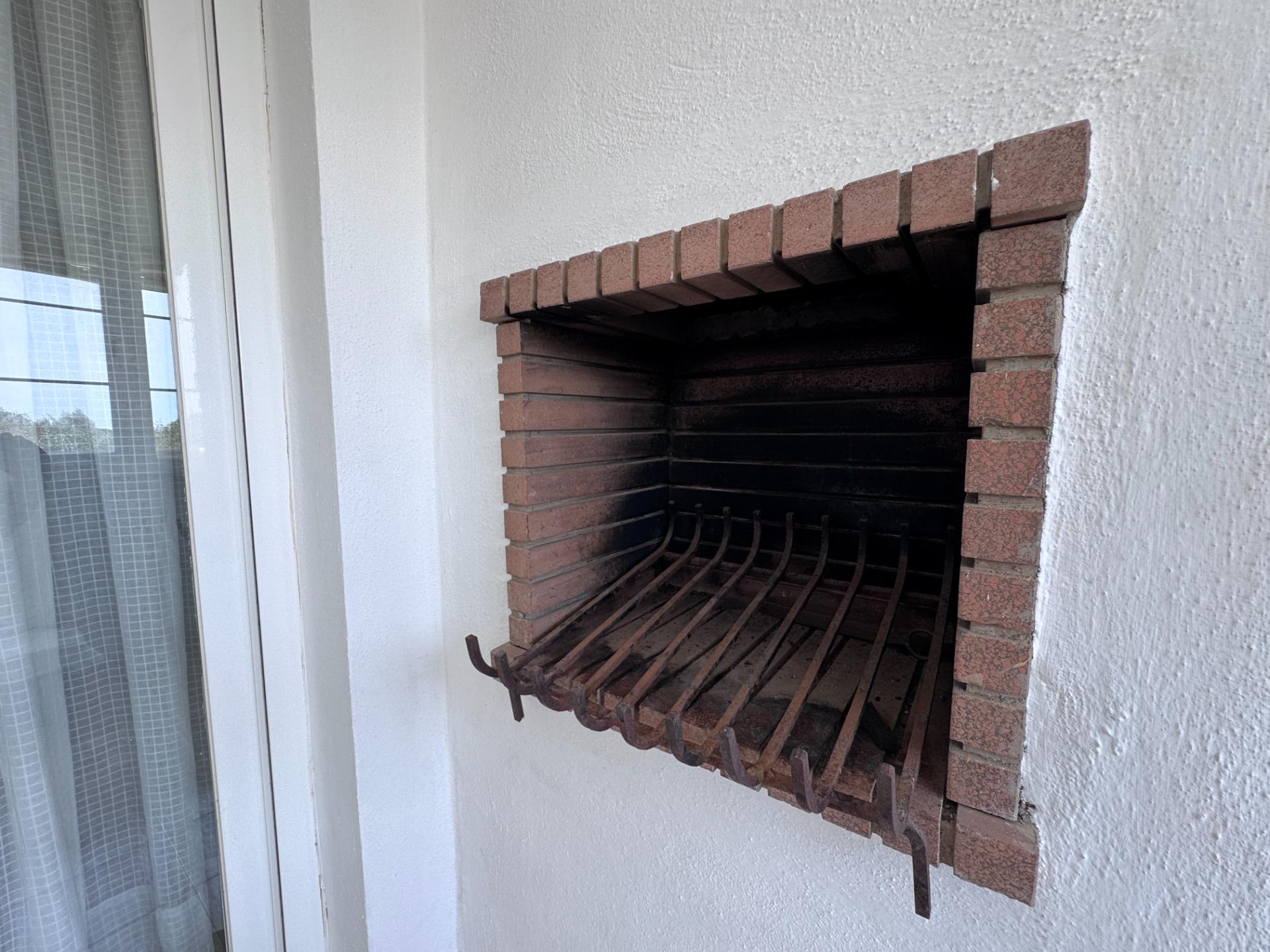 ¡ESTUPENDO PISO EN CALAHONDA!
