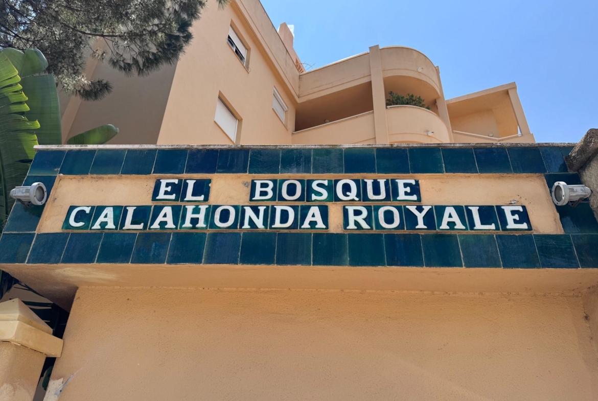 ¡ESTUPENDO PISO EN CALAHONDA!