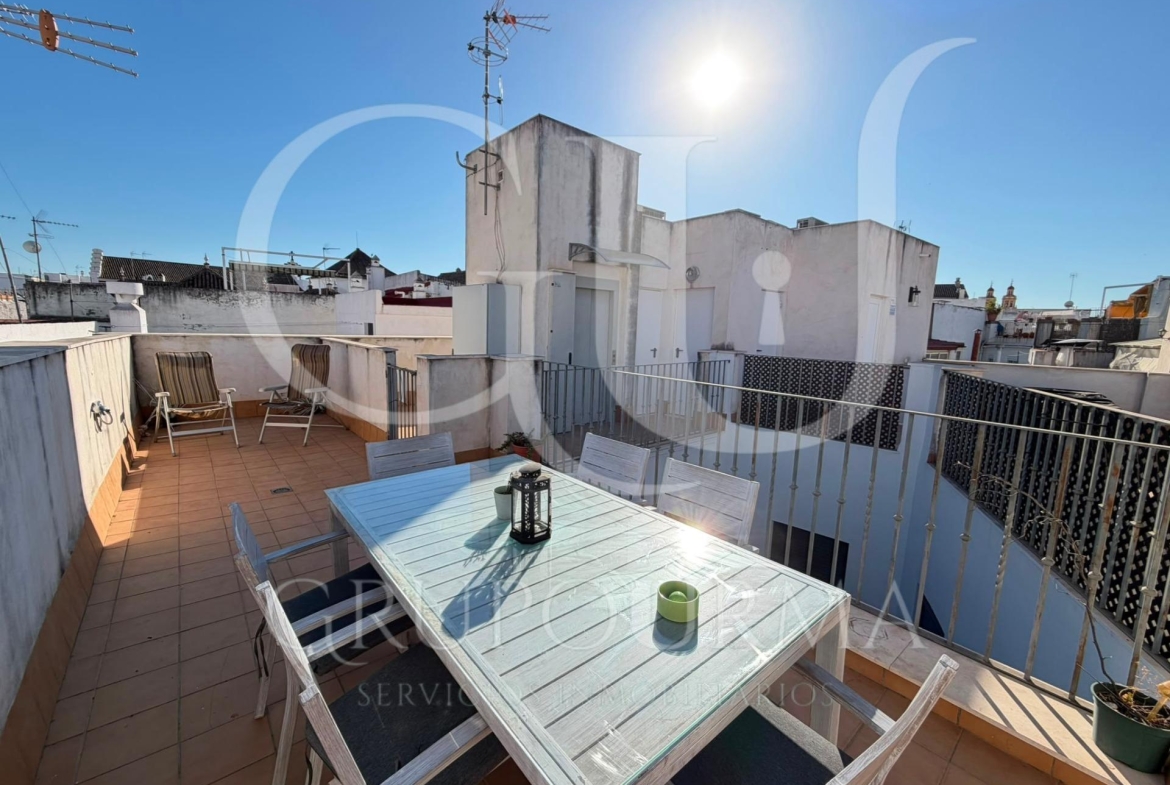 ¡ESTUPENDO ÁTICO EN EL CENTRO DE SEVILLA!