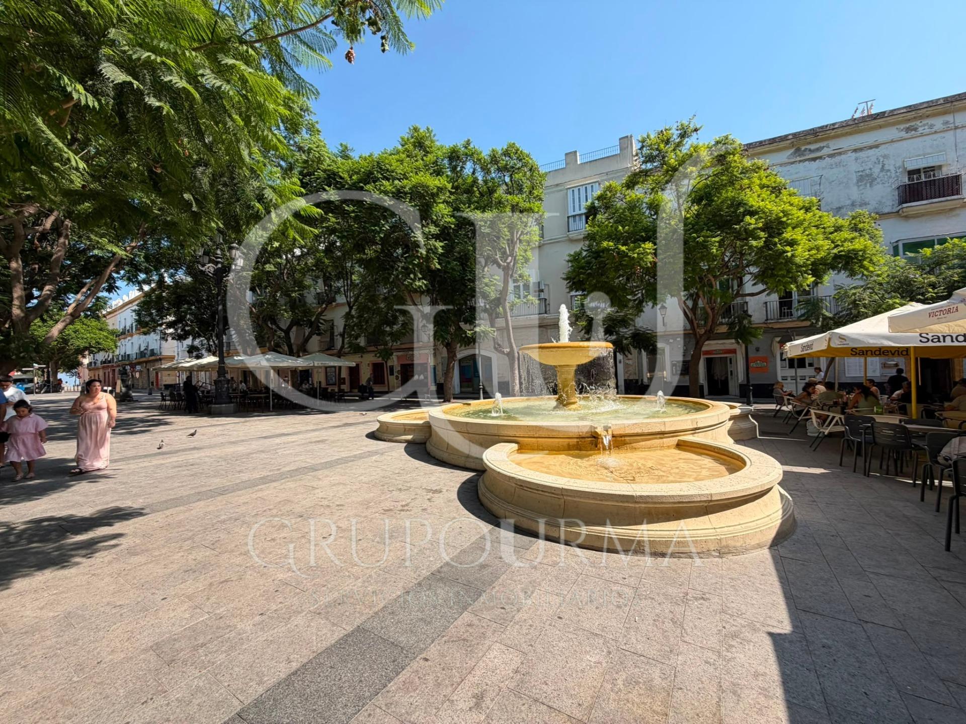 ¡ESTUPENDO PISO EN CÁDIZ!