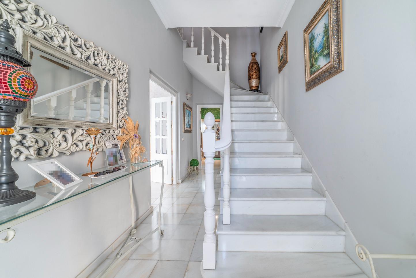 ¡¡ESTUPENDA CASA EN VENTA EN LOS ROSALES!!