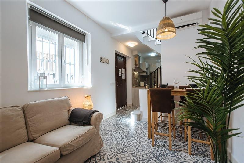 ¡ESTUPENDO CHALET REFORMADO CON LICENCIA TURISTICA! ZONA: ALAMEDA