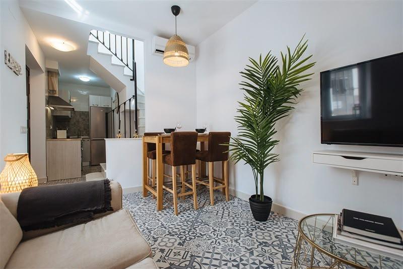 ¡ESTUPENDO CHALET REFORMADO CON LICENCIA TURISTICA! ZONA: ALAMEDA