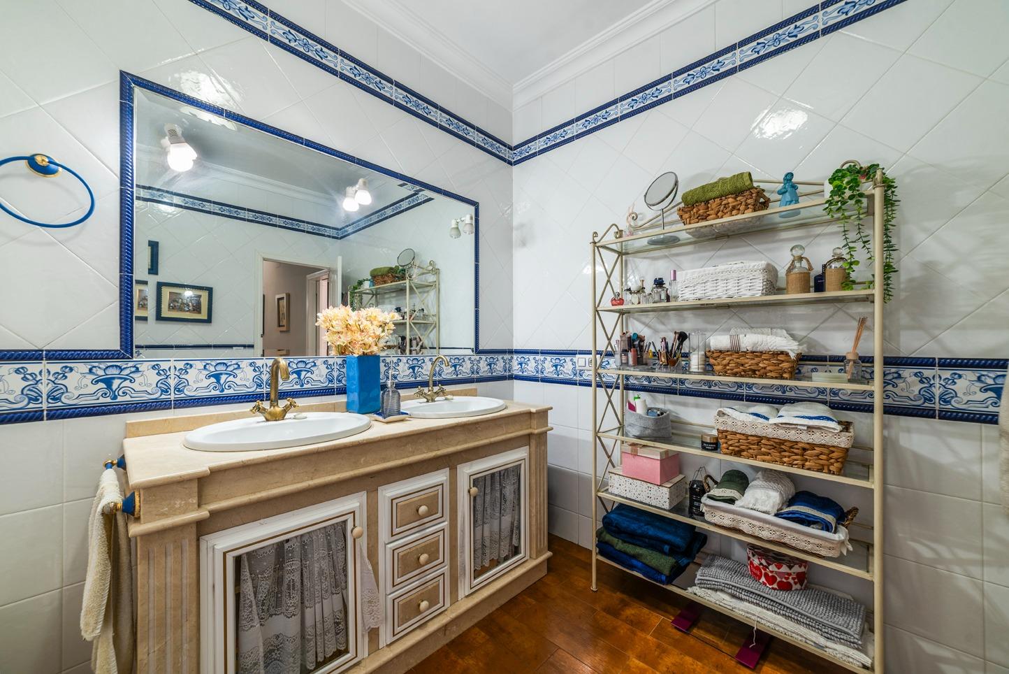 ¡¡ESTUPENDA CASA EN VENTA EN LOS ROSALES!!