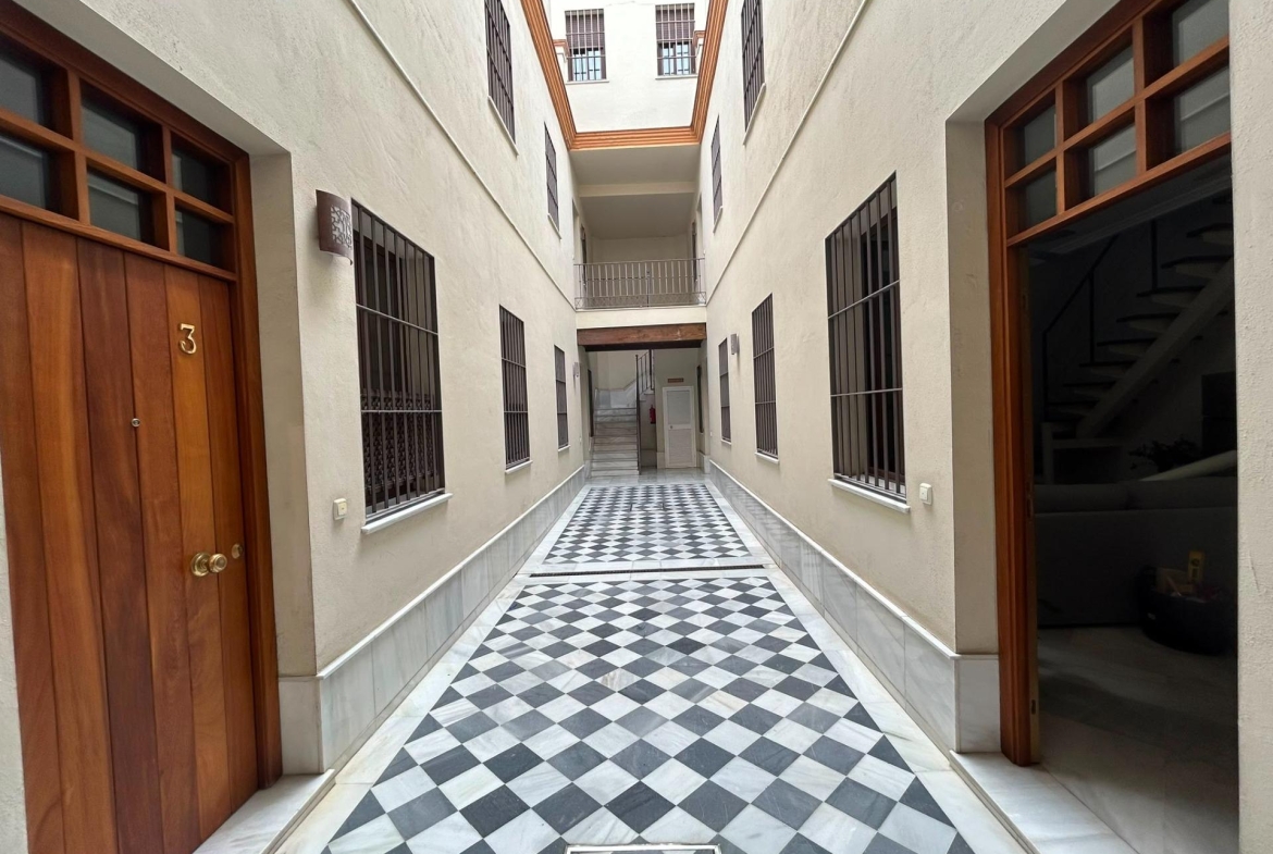 ¡ESTUPENDO DÚPLEX REFORMADO! ZONA: ALAMEDA