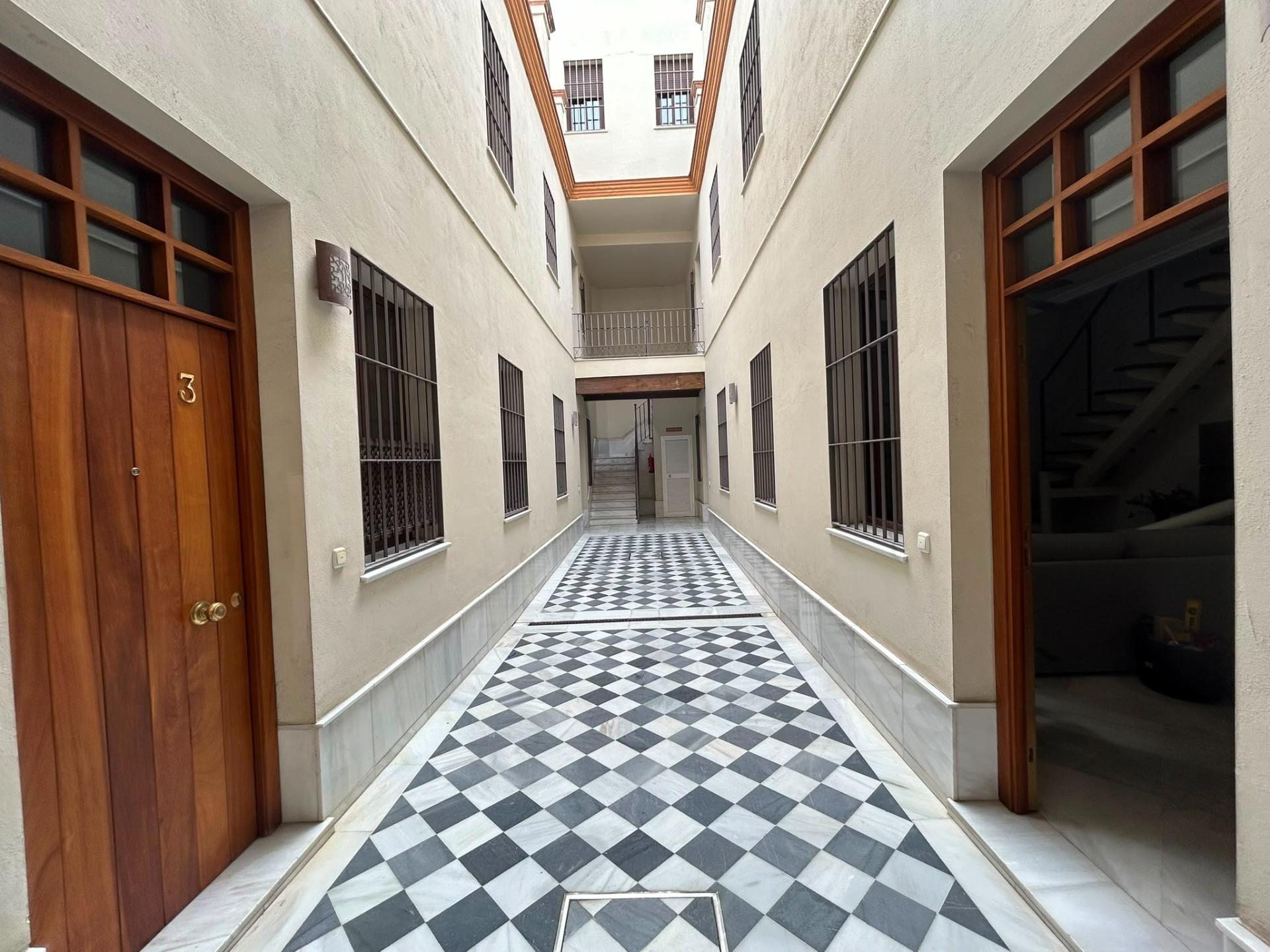 ¡ESTUPENDO DÚPLEX REFORMADO! ZONA: ALAMEDA
