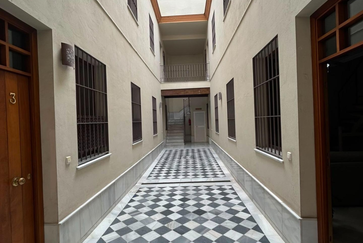 ¡ESTUPENDO DÚPLEX REFORMADO! ZONA: ALAMEDA