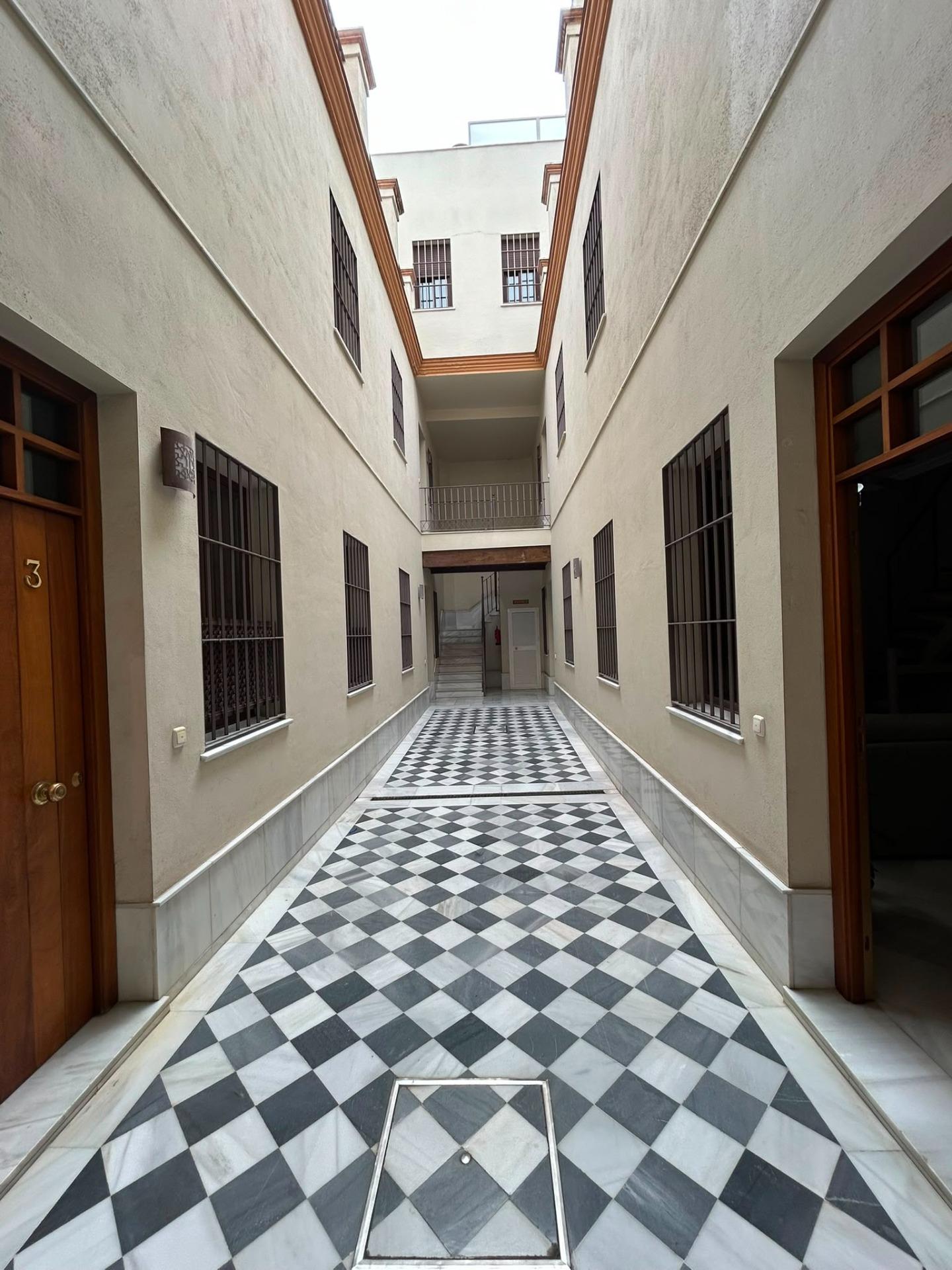 ¡ESTUPENDO DÚPLEX REFORMADO! ZONA: ALAMEDA