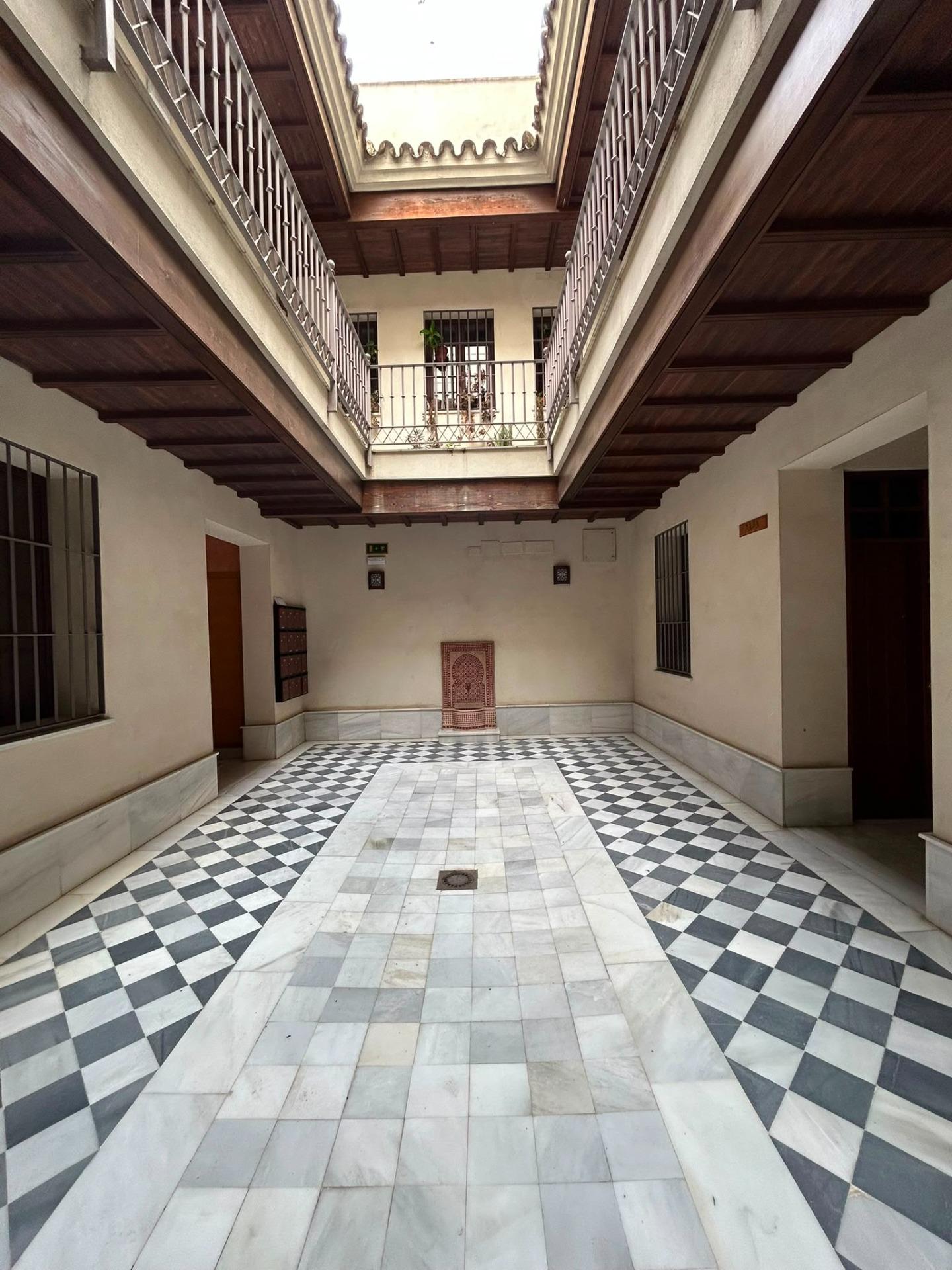 ¡ESTUPENDO DÚPLEX REFORMADO! ZONA: ALAMEDA