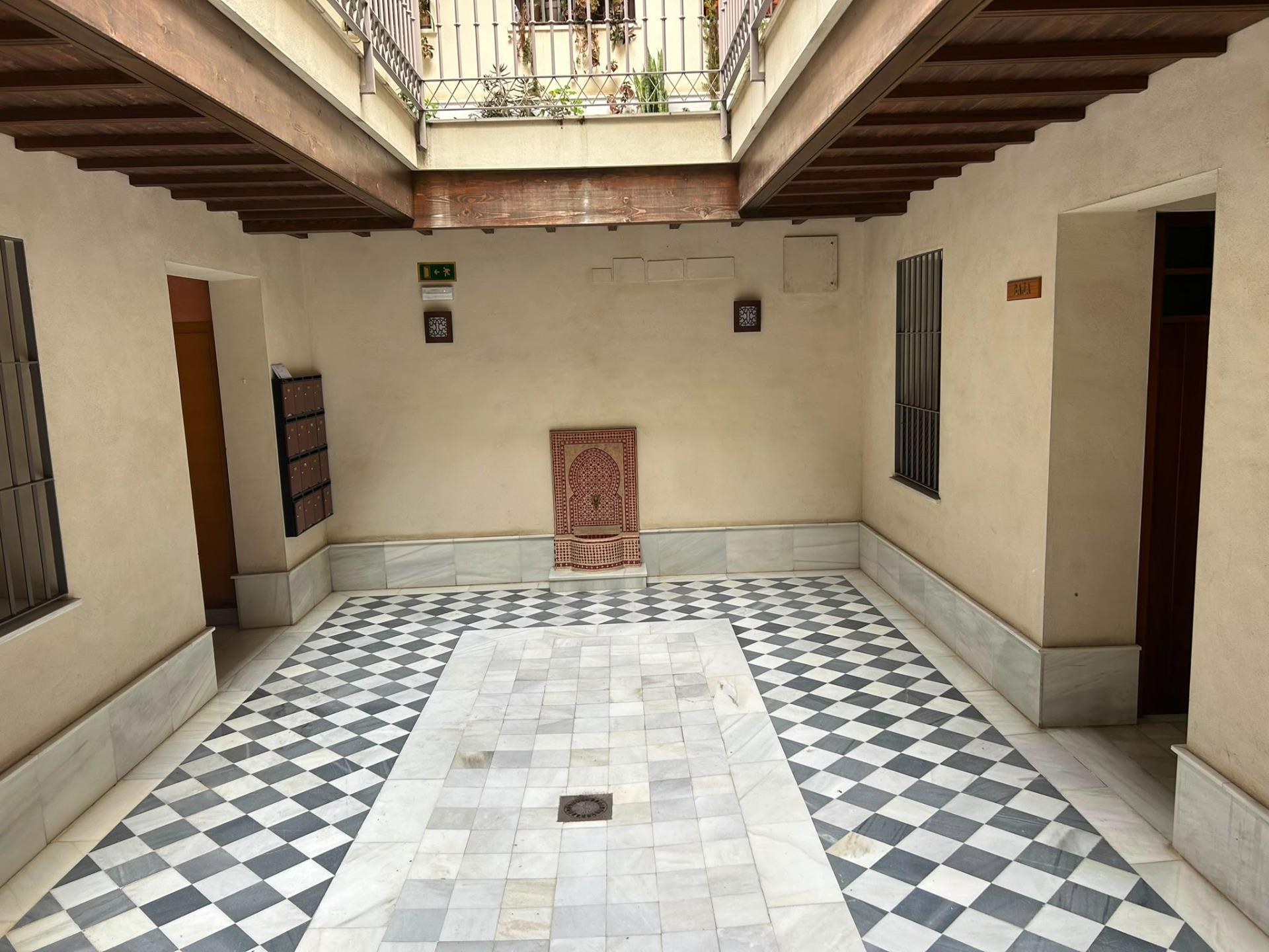 ¡ESTUPENDO DÚPLEX REFORMADO! ZONA: ALAMEDA