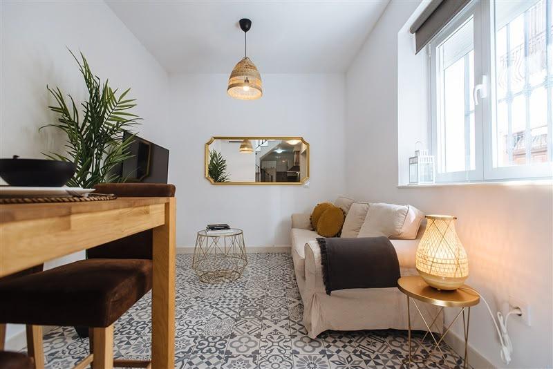 ¡ESTUPENDA CASA REFORMADA CON LICENCIA TURISTICA! ZONA: ALAMEDA
