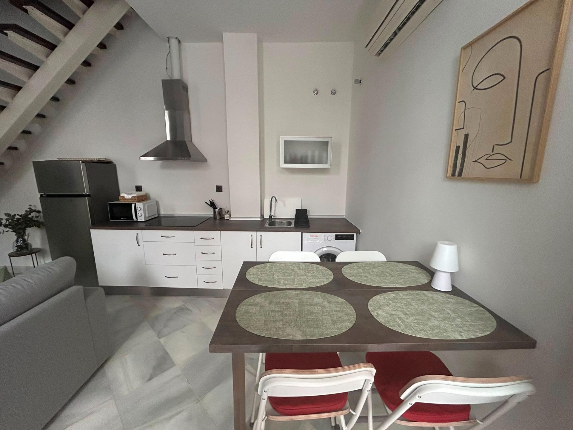 ¡ESTUPENDO DÚPLEX REFORMADO! ZONA: ALAMEDA