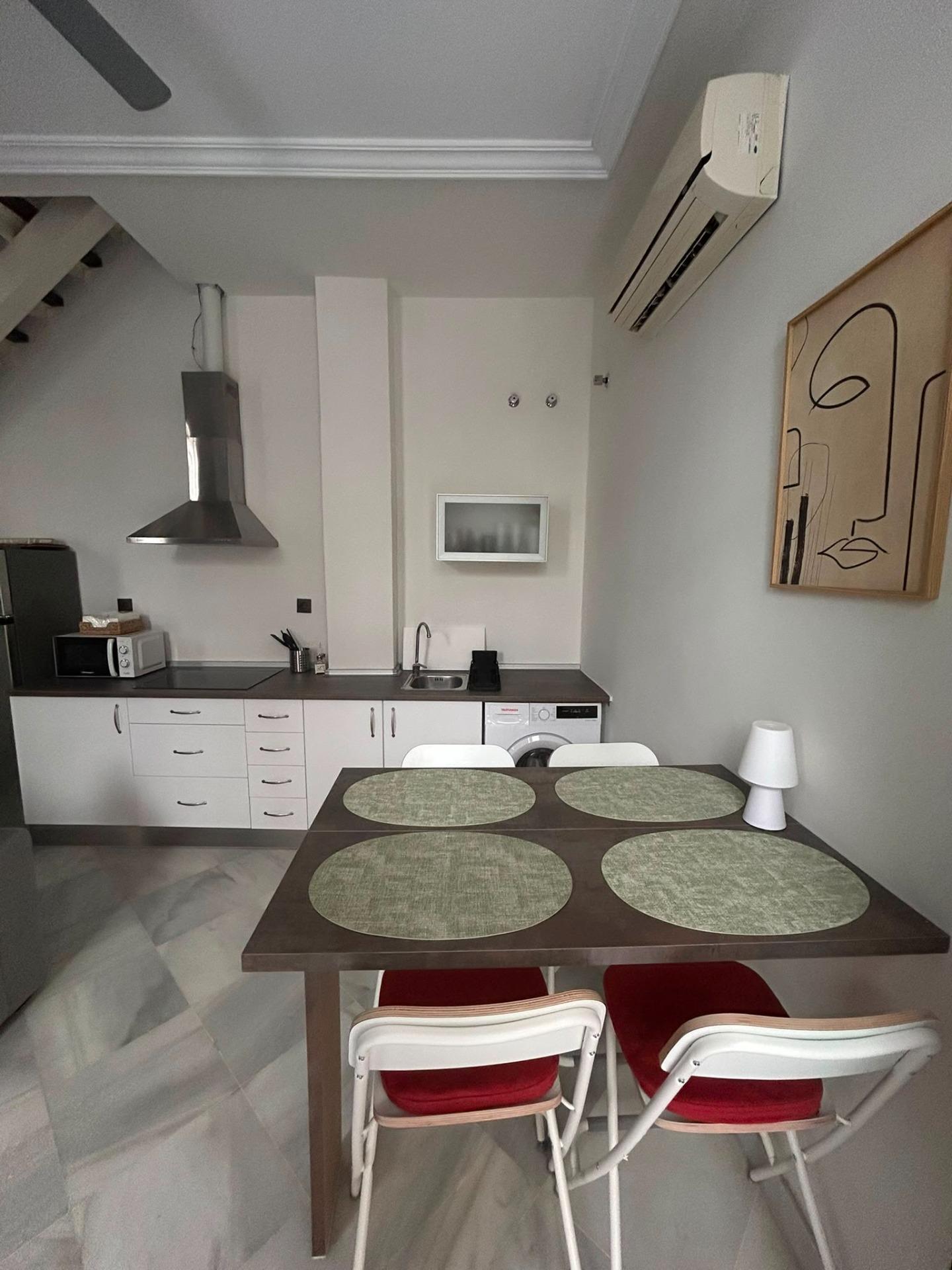 ¡ESTUPENDO DÚPLEX REFORMADO! ZONA: ALAMEDA