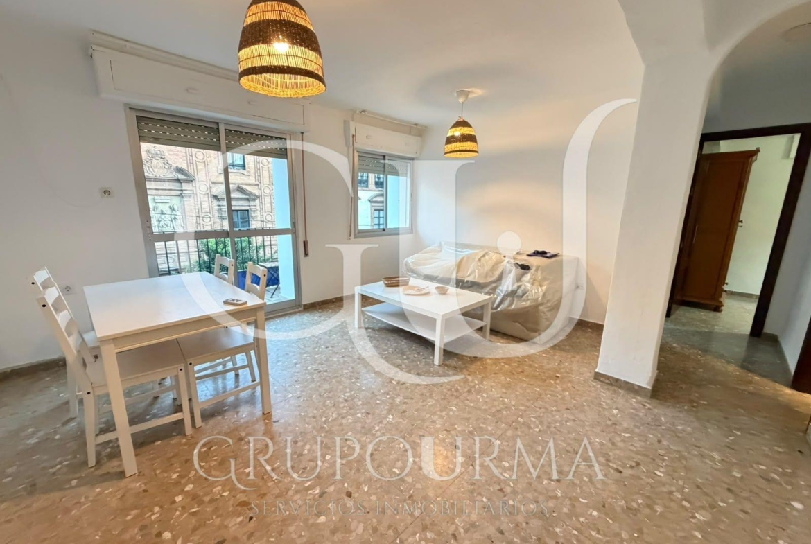 ¡ESTUPENDO PISO EN VENTA EN EL CORAZON DE TRIANA!