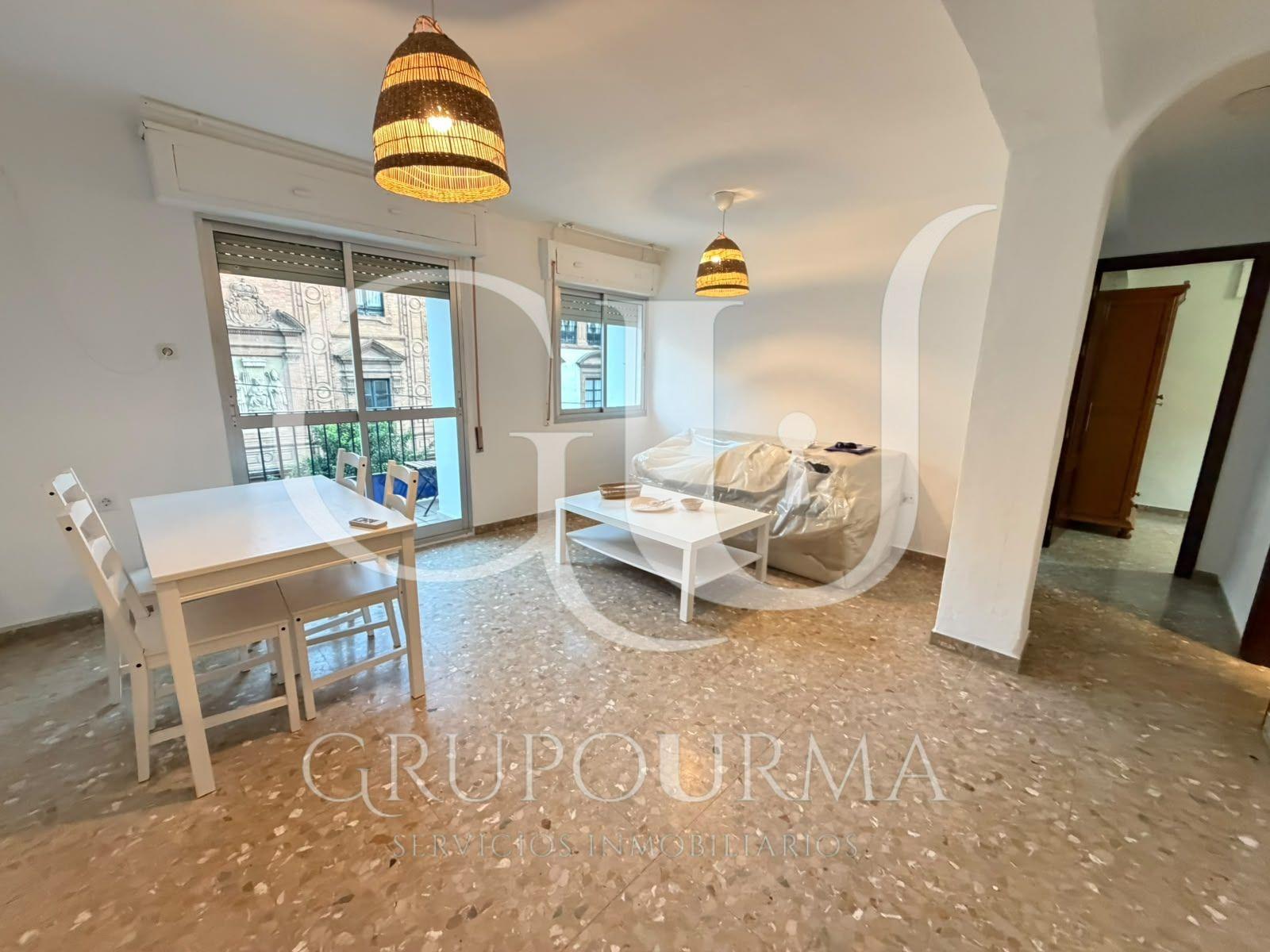 ¡ESTUPENDO PISO EN VENTA EN EL CORAZON DE TRIANA!