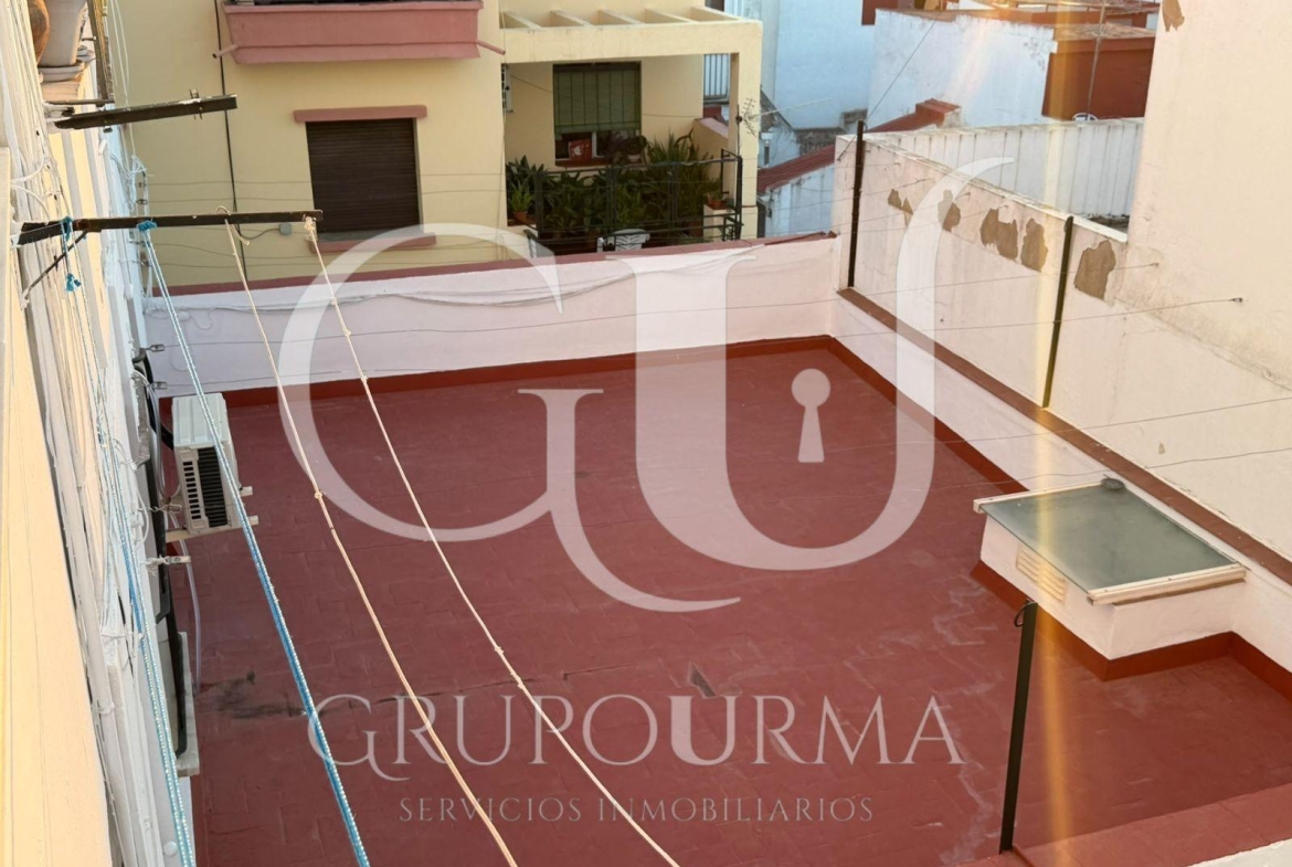 ¡ESTUPENDO PISO EN VENTA EN EL CORAZON DE TRIANA!