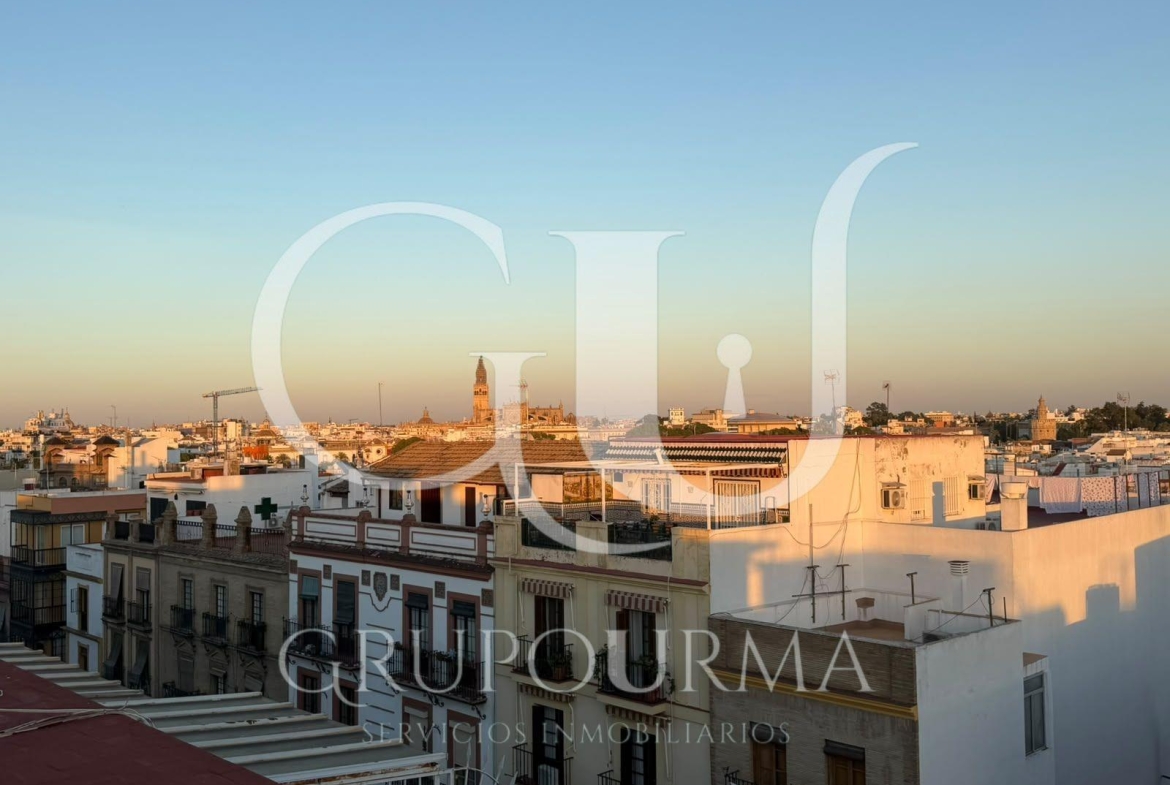 ¡ESTUPENDO PISO EN VENTA EN EL CORAZON DE TRIANA!